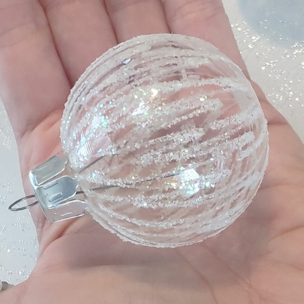 🏷️LAST CHANCE SALE $5 Vintage Romanian Hand Decorated Glass Ornaments Set of 4 - Picture 5 of 8